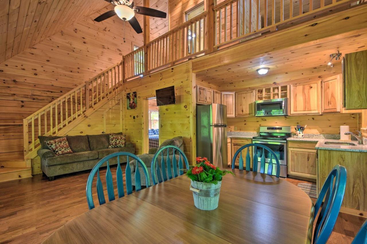 Murphy Cabin With Spacious Deck And Forest Views! Eksteriør billede