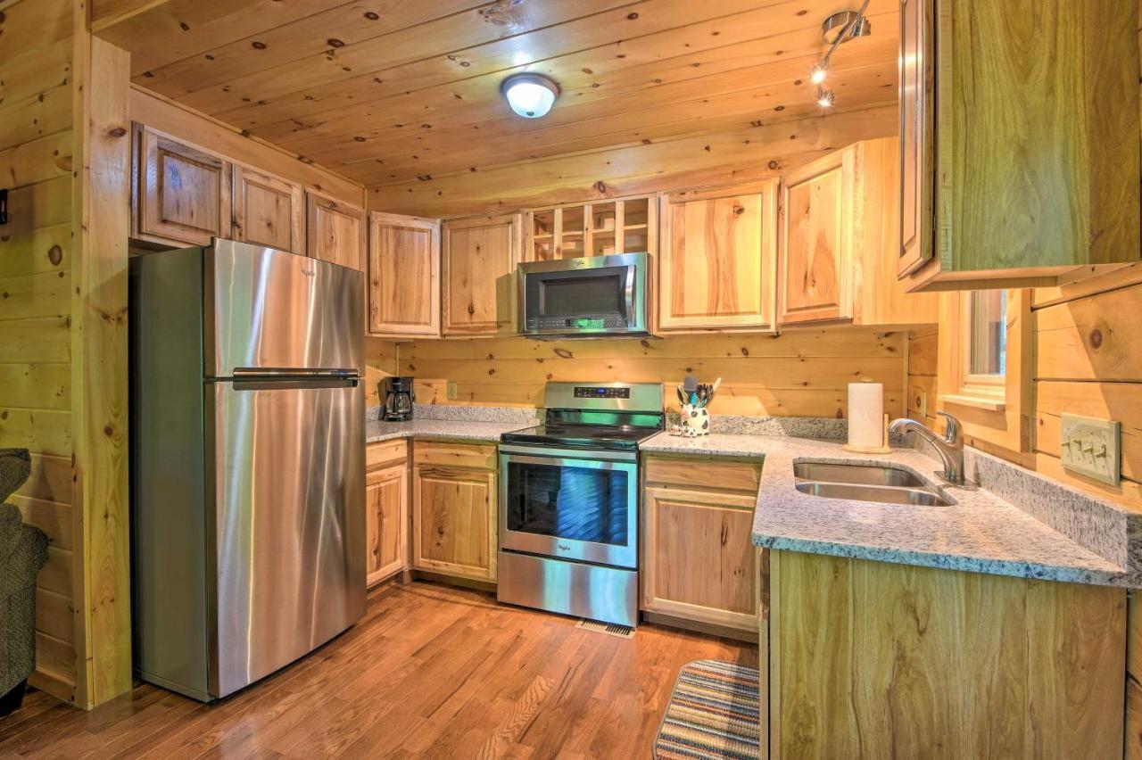 Murphy Cabin With Spacious Deck And Forest Views! Eksteriør billede