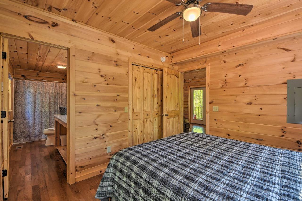 Murphy Cabin With Spacious Deck And Forest Views! Eksteriør billede