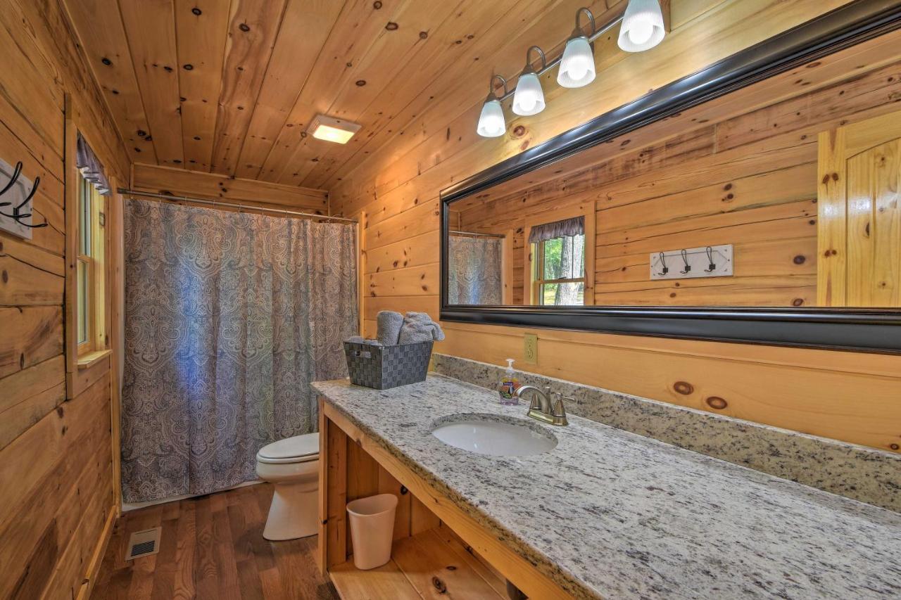 Murphy Cabin With Spacious Deck And Forest Views! Eksteriør billede