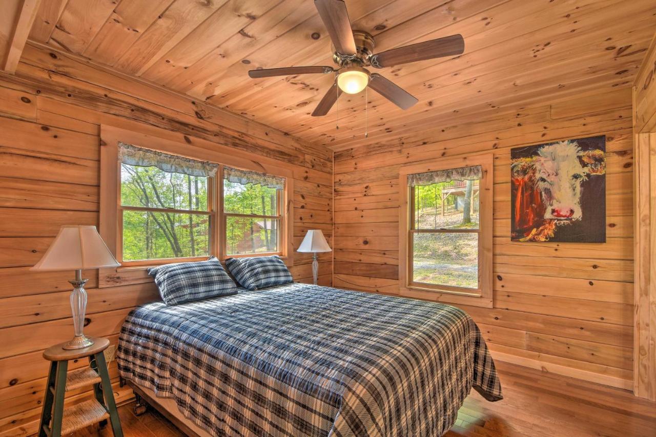 Murphy Cabin With Spacious Deck And Forest Views! Eksteriør billede