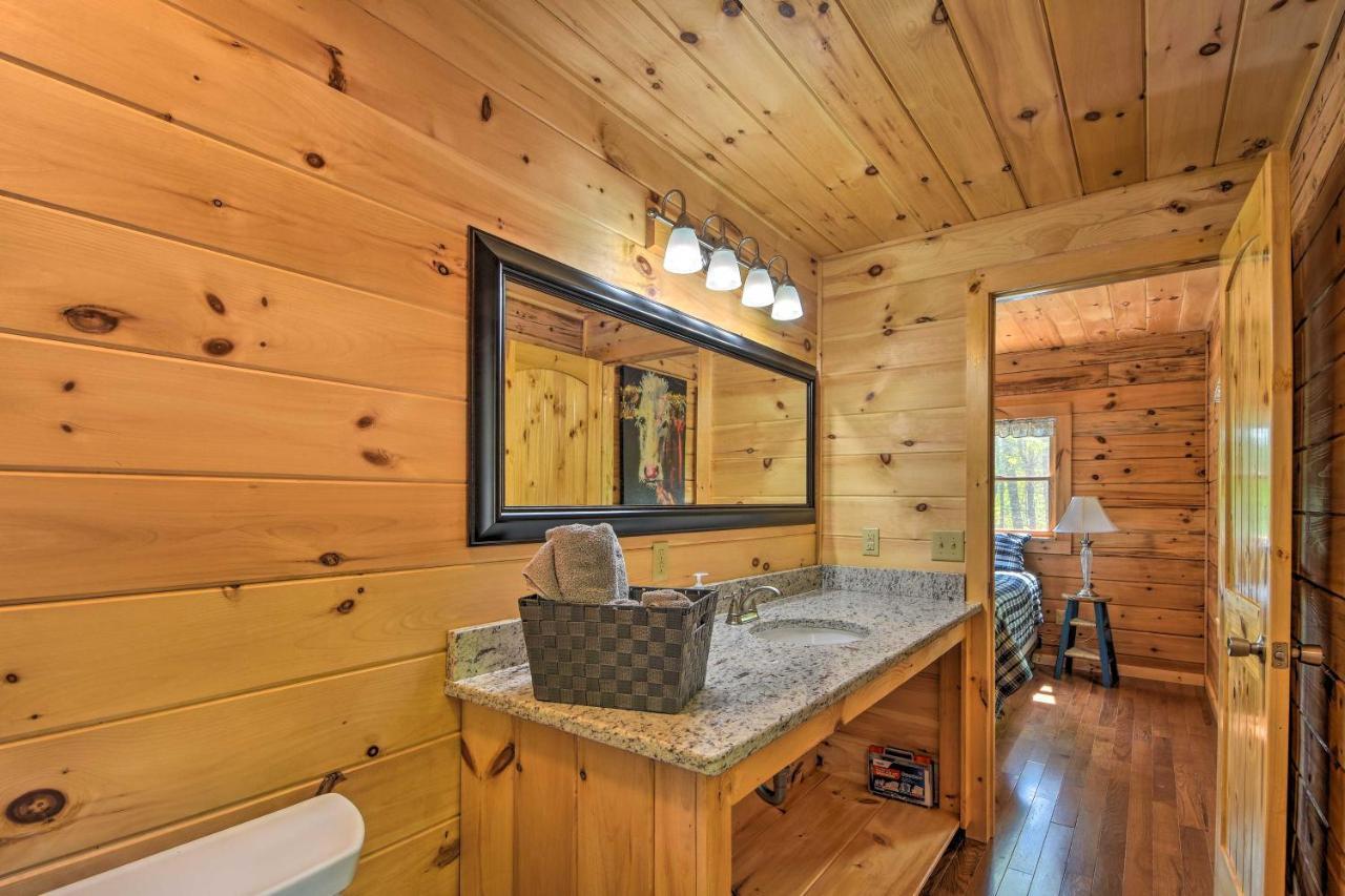 Murphy Cabin With Spacious Deck And Forest Views! Eksteriør billede