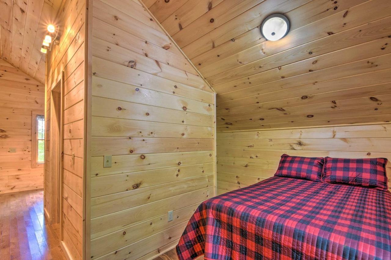 Murphy Cabin With Spacious Deck And Forest Views! Eksteriør billede