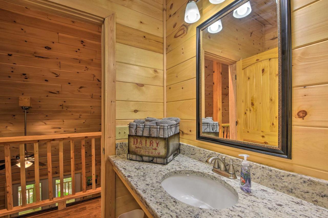 Murphy Cabin With Spacious Deck And Forest Views! Eksteriør billede