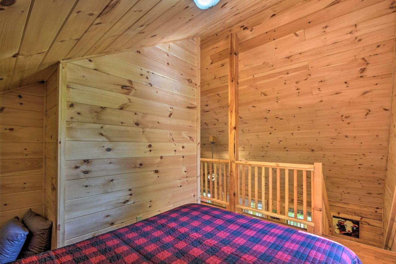 Murphy Cabin With Spacious Deck And Forest Views! Eksteriør billede